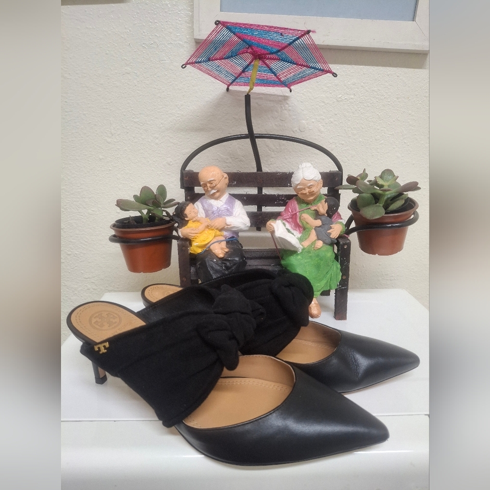 TORY BURCH Pumps Leather Bow Accents Mules. US 8